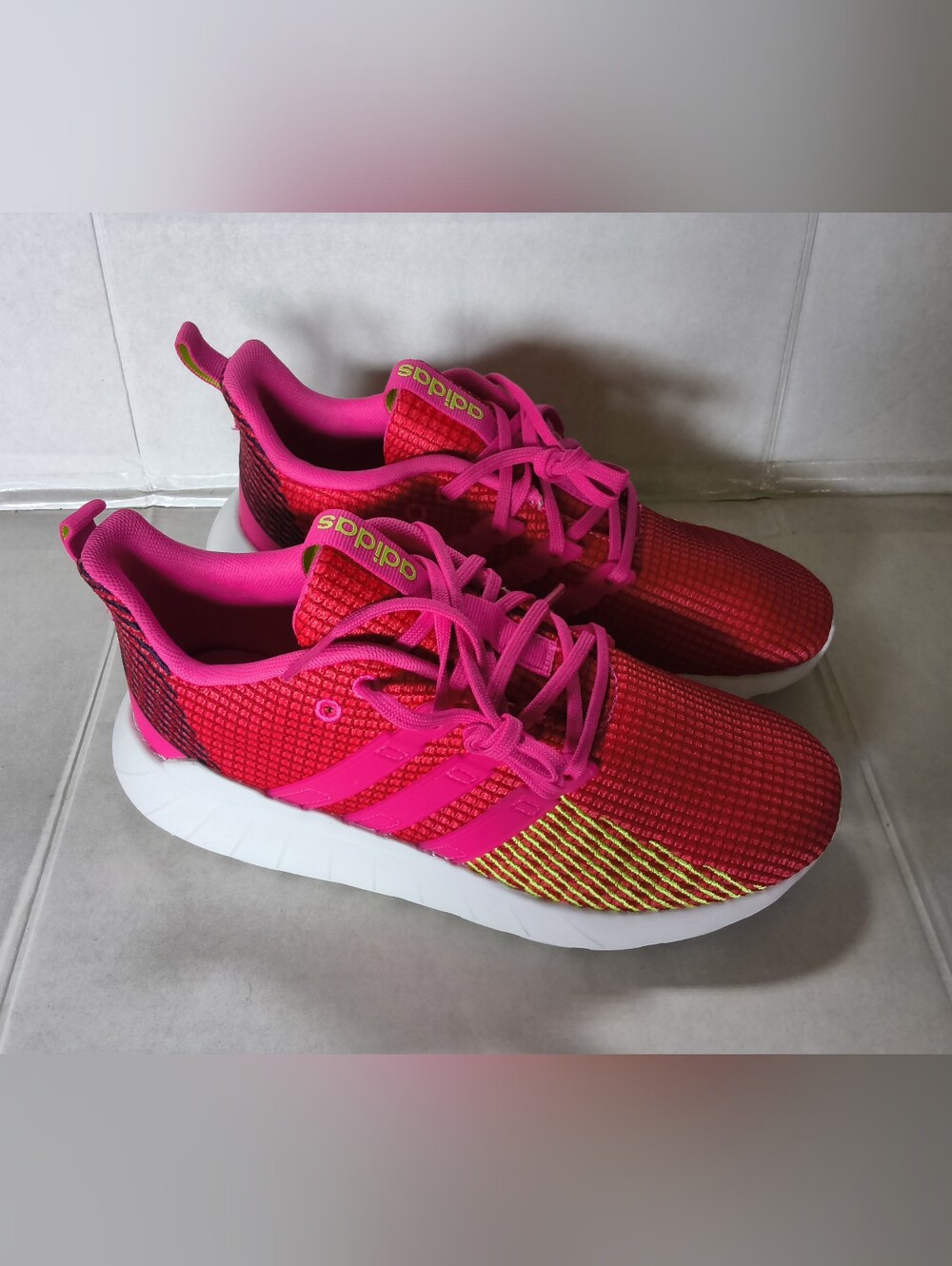 Adidas Kids Questar Flow K Running Shoe - Red/Pink/White size 5